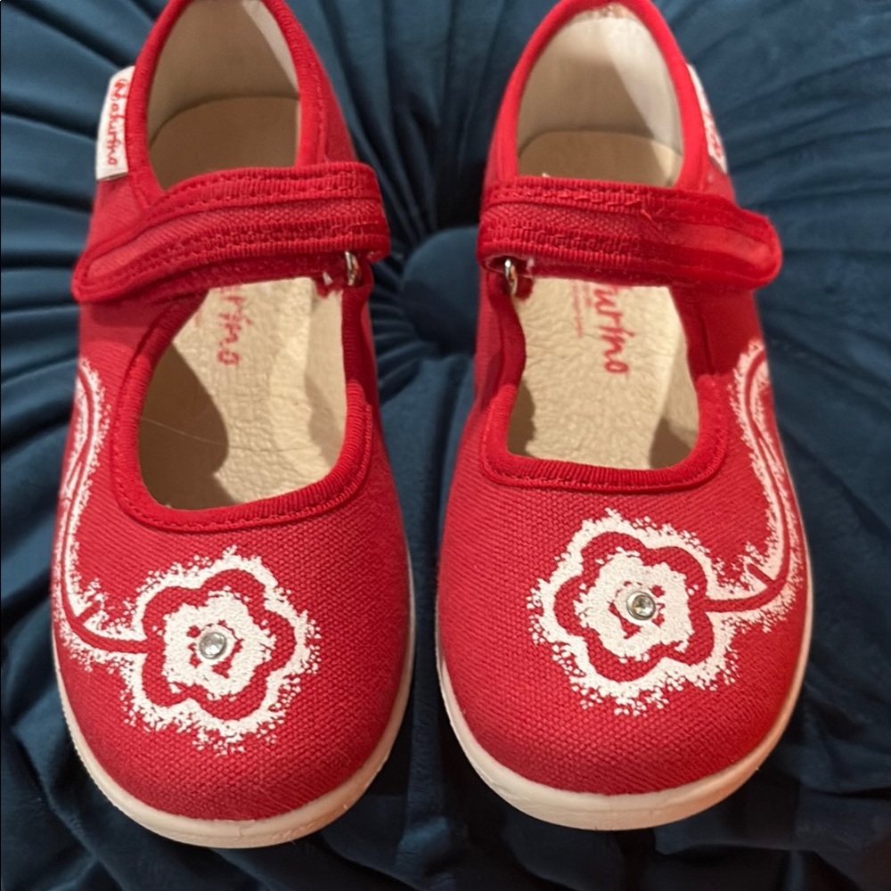 Naturino Red and White Dress Shoes with Floral Embroidery